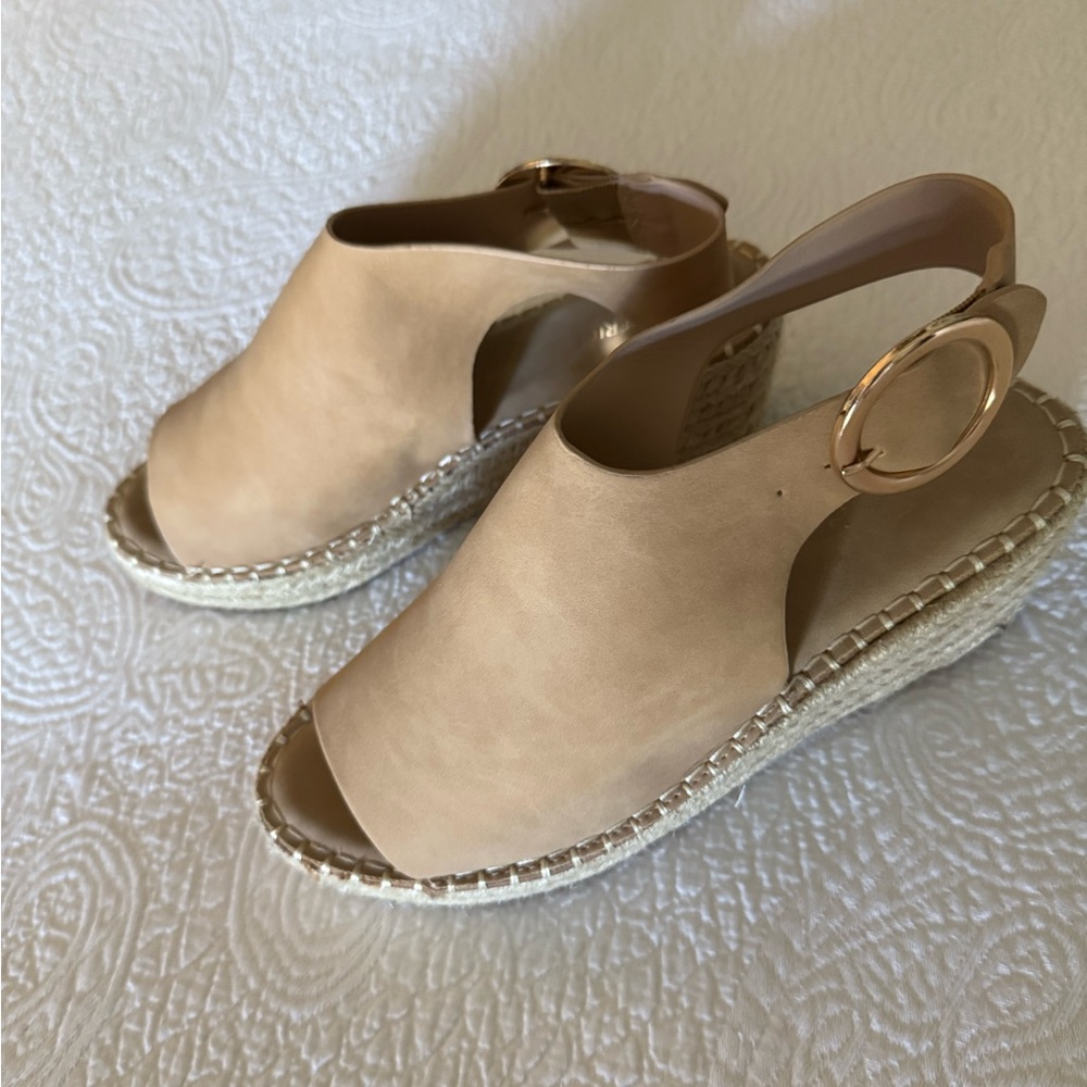 Catherine Malandrino Tan Slingback Wedge❗️ - Picture 5 of 11